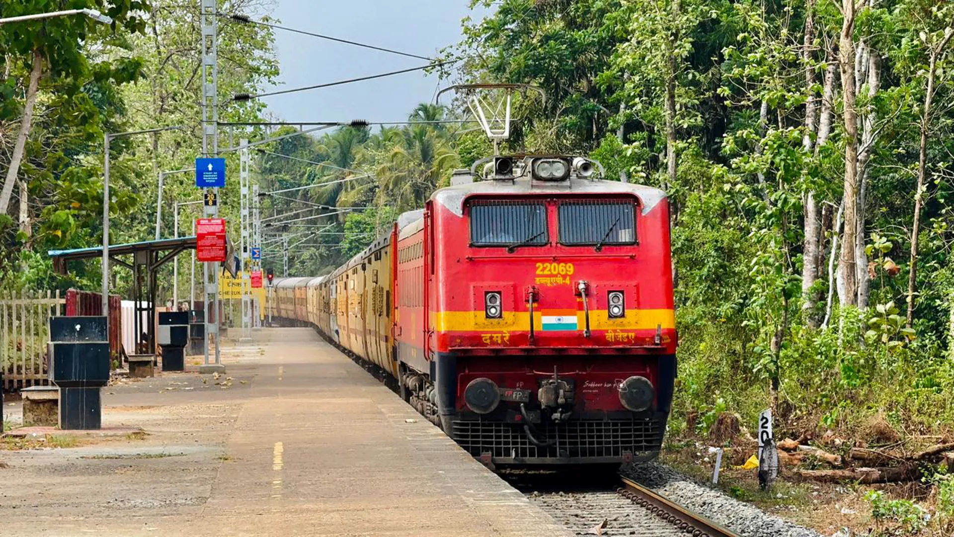16606 ERNAD EXPRESS Indian Train Simulator scenario on KERALA V2 ERS - CLT - MAQ  route